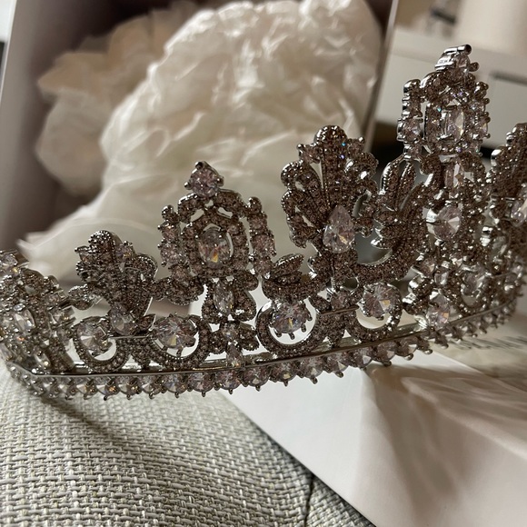 Swarovski rhinestones wedding tiara - Picture 4 of 4